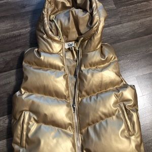 Gold puffer boutique NWT